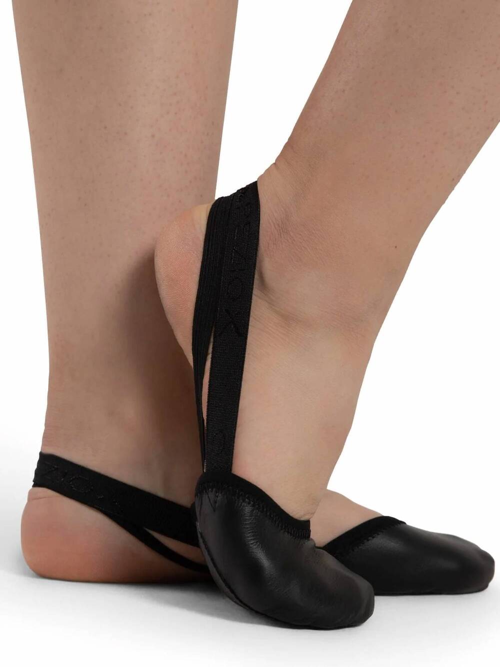 NEW CAPEZIO women's turning pointe 55 shoe in black